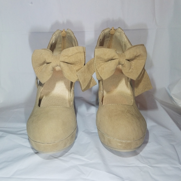 Motrin Shoes - Motrin Womens Bowtie Platform Pumps Size 6